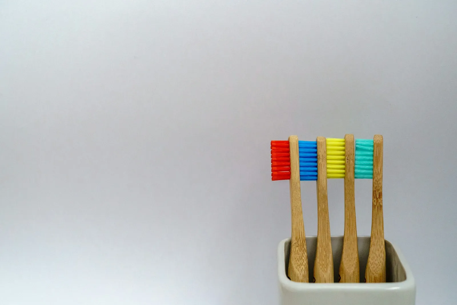 Preciso trocar de escova de dente?